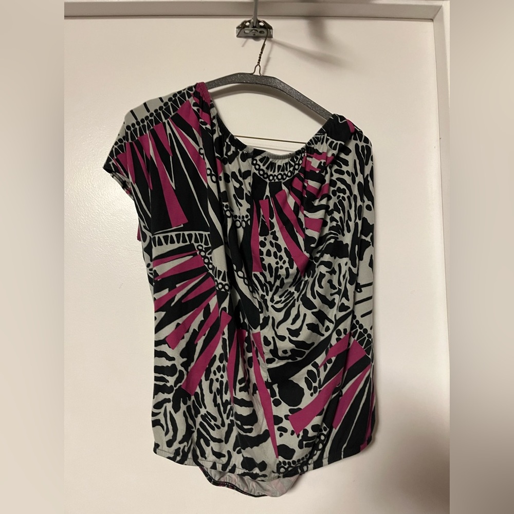 Short sleeve blouse from eight sixty. It’s a medium in women